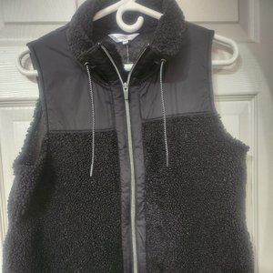 Northern Reflections, Black Zippered Vest, Size Medium